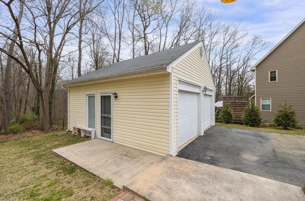 307 Ridgeland Dr, High Point NC  27262-8329 exterior