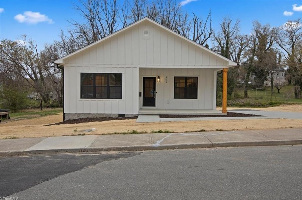 422 Granite St, Mount Airy, NC 27030