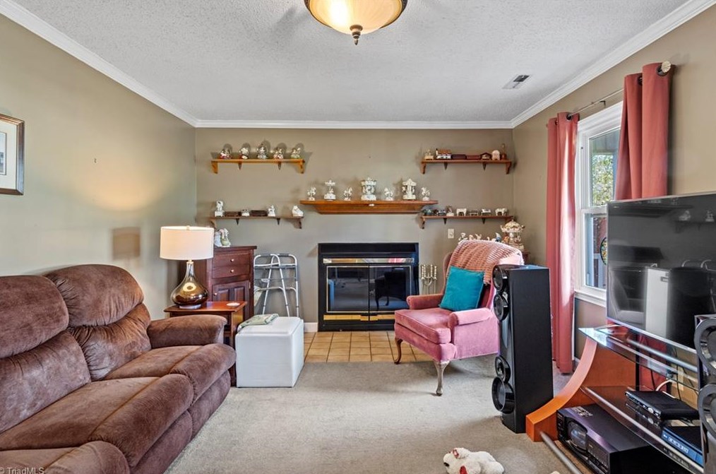 201 Creeksedge Ct, Winston Salem, NC 27105-1459