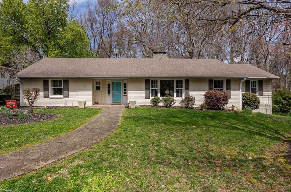 900 Quaker Ln, High Point, NC 27262