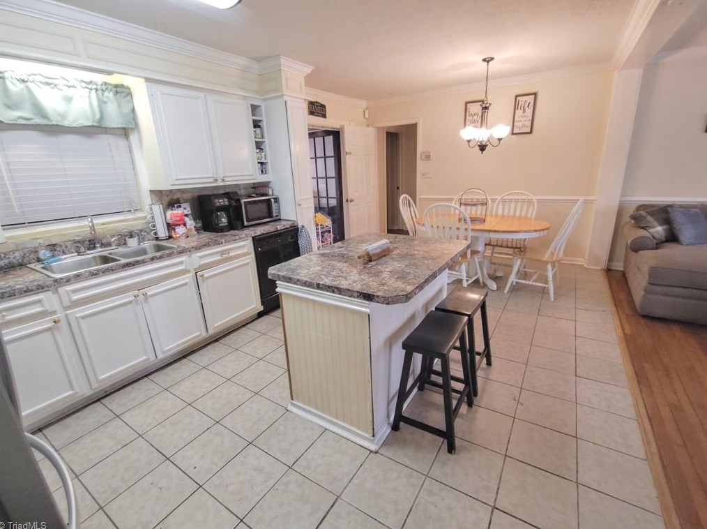 3624 Shady Lawn Ct, High Point NC  27263-8027 exterior