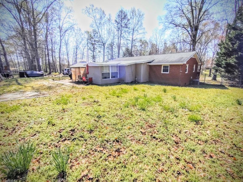 3624 Shady Lawn Ct, High Point NC  27263-8027 exterior