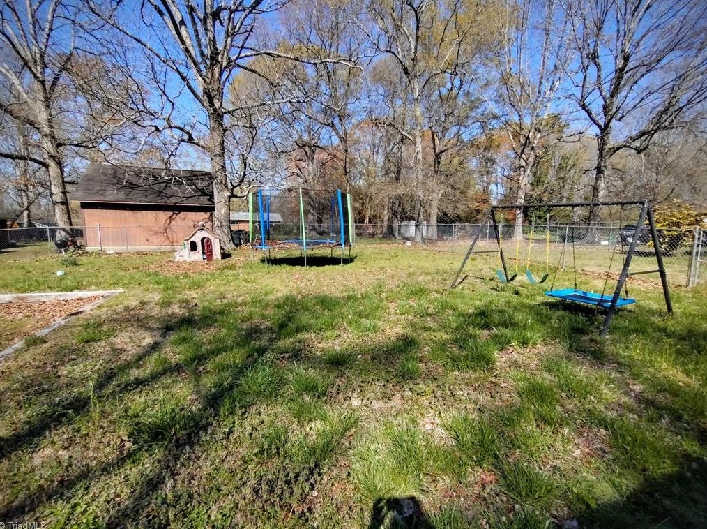 3624 Shady Lawn Ct, High Point NC  27263-8027 exterior