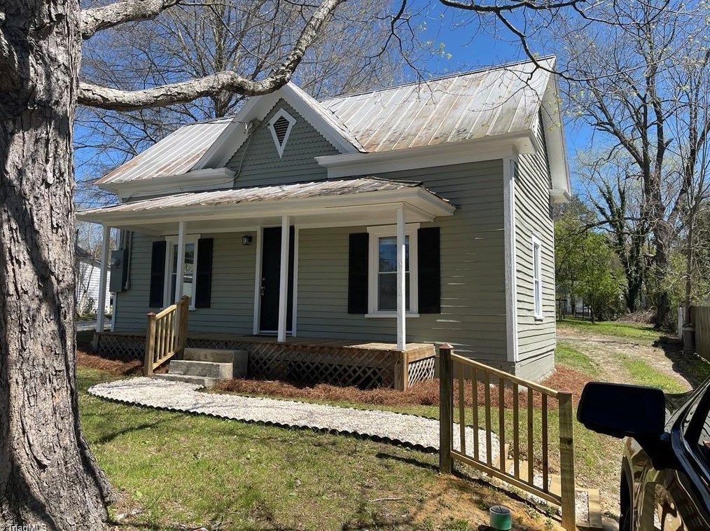 541 Columbia Ave, Parks Crossroads, NC 27316-9503