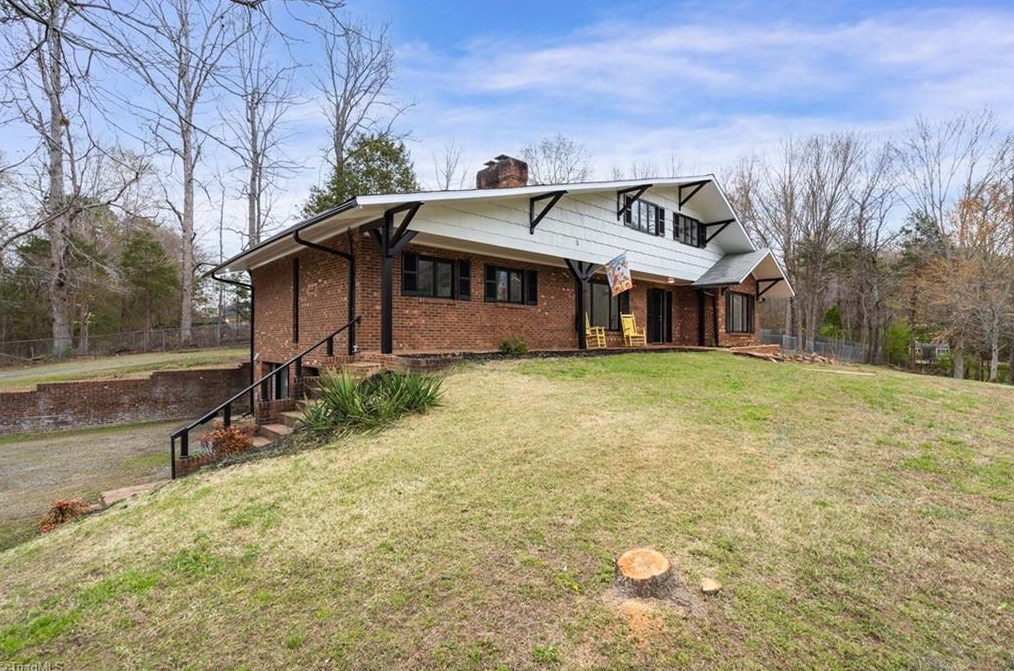 3751 Brookdale Dr, Clemmons, NC 27012