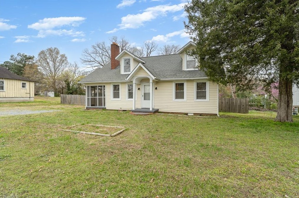 220 Barnwell St, Thomasville, NC 27360-3704