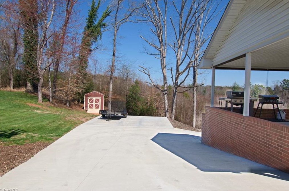 107 Pine St, North Wilkesboro, NC 28659-3421