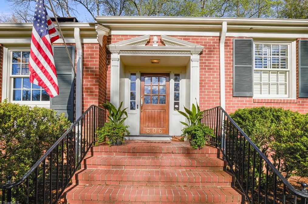 606 Elmwood Dr, Greensboro, NC 27408