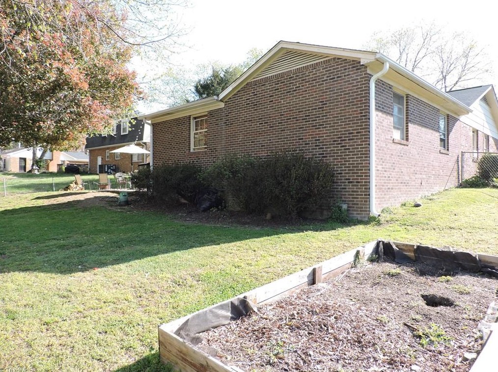 1921 Greenstone Pl, High Point NC  27265-1413 exterior