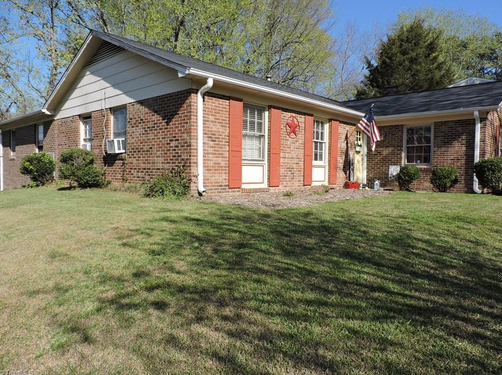 1921 Greenstone Pl, High Point, NC 27265