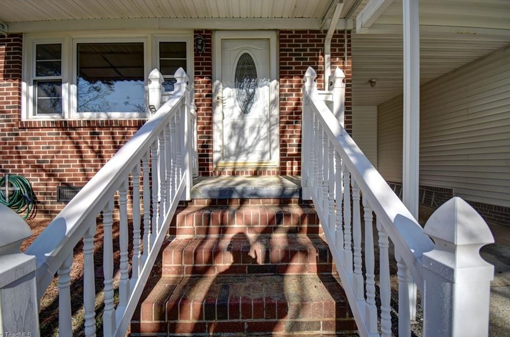 2103 Crestridge Rd, Greensboro, NC 27403