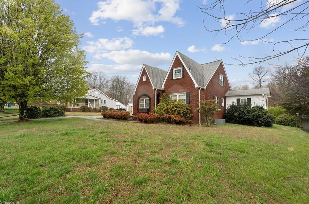 5642 Old Walkertown Rd, Walkertown, NC 27051-9507