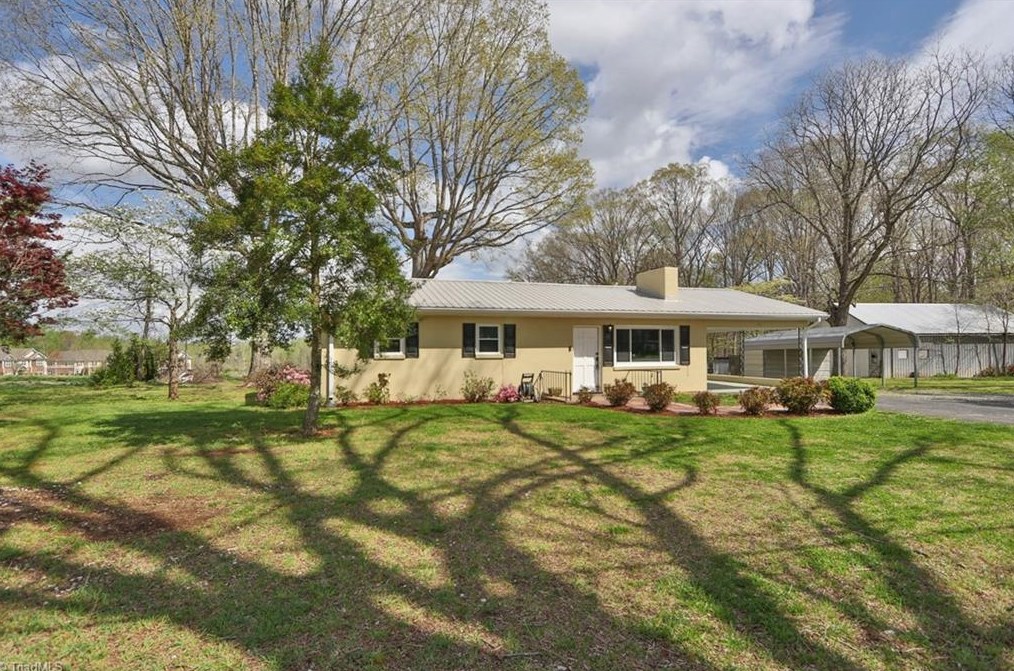 421 Lee Ave, Footsville, NC 27055-7671