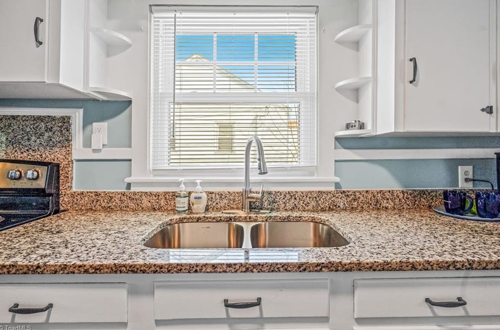 1115 Graham St, Burlington NC  27215-6145 exterior