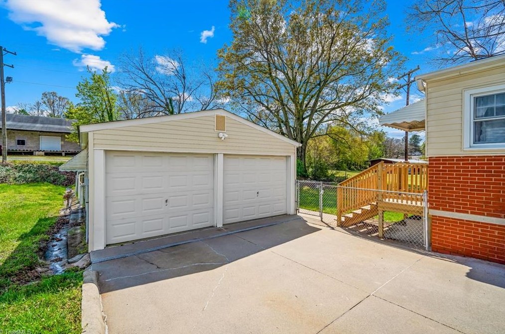 1115 Graham St, Burlington NC  27215-6145 exterior