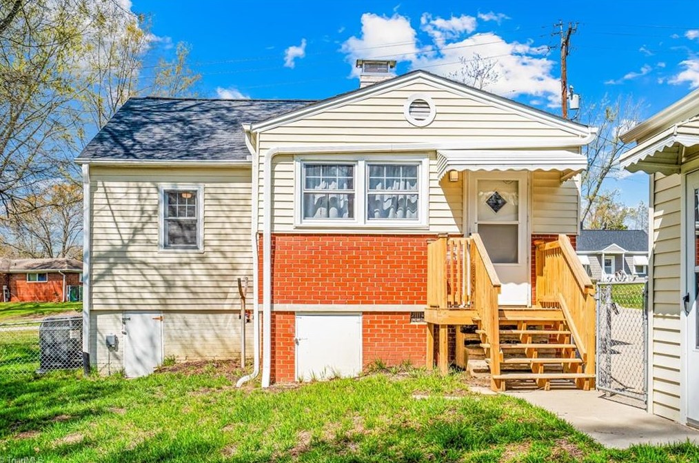 1115 Graham St, Burlington NC  27215-6145 exterior