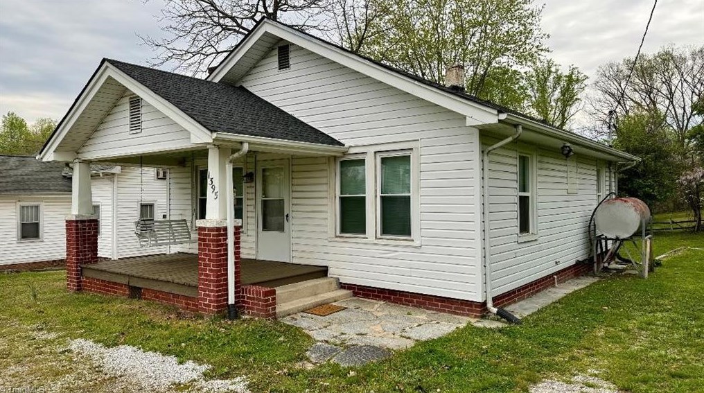 1395 E Pine St, Mount Airy, NC 27030