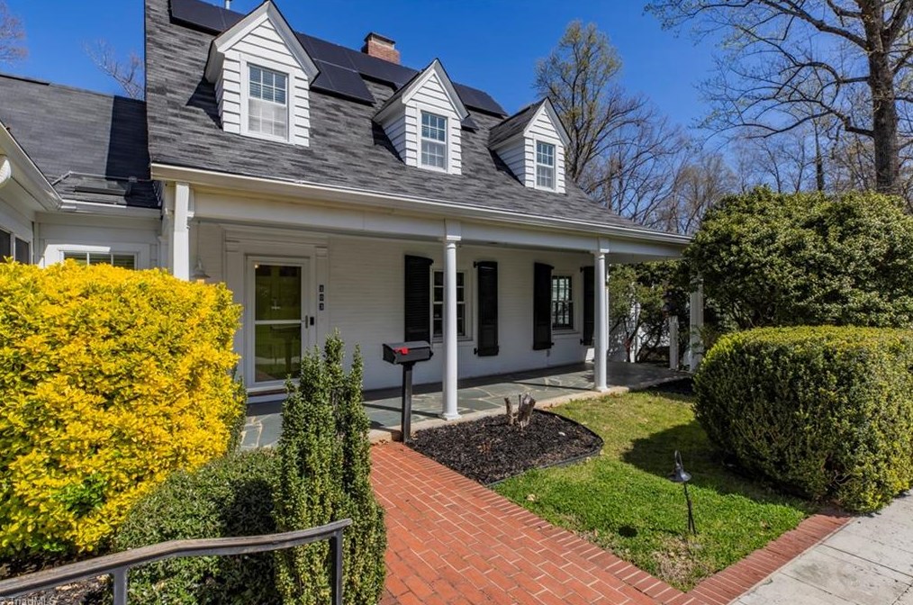 203 Lake Dr E, Thomasville, NC 27360