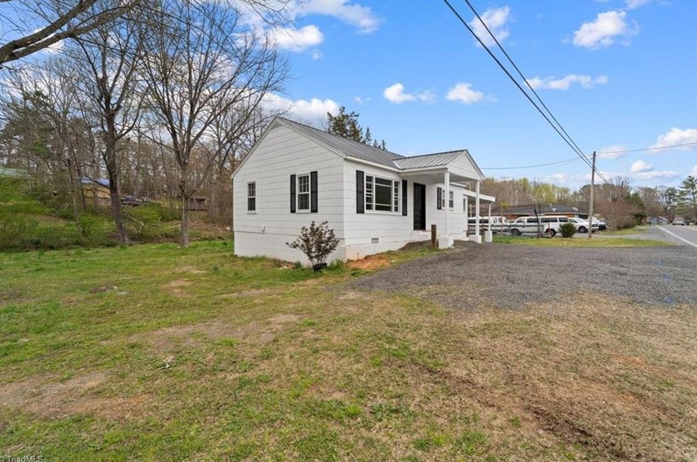 2034 Old Farmer Rd, Asheboro, NC 27205-5968