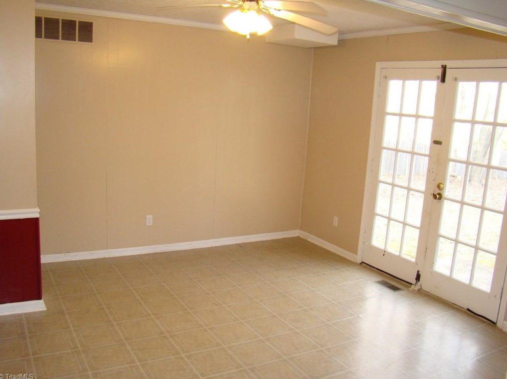 2621 Wyman Rd, Winston Salem, NC 27106-3820