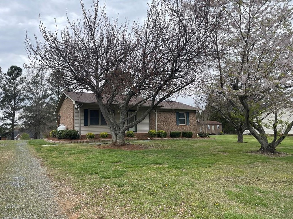 4031 Sherwood Forest Dr, Trinity, NC 27370