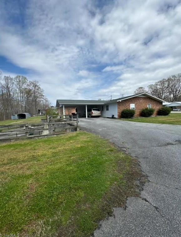 215 Joe Moore Rd, Thomasville, NC 27360-9263