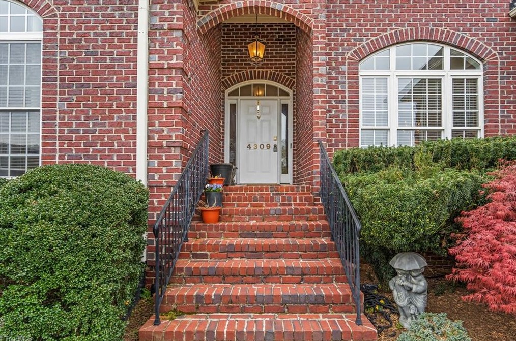 4309 Poplar Creek Ln, High Point, NC 27265