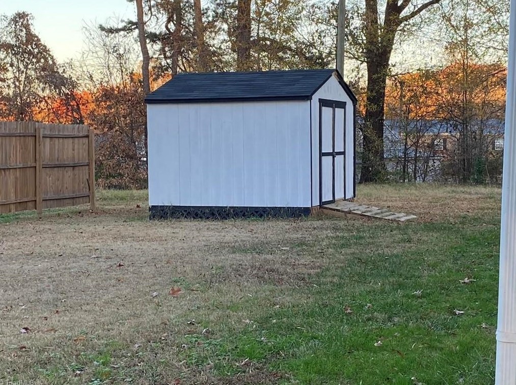 138 Albertson Rd, Thomasville NC  27360-8984 exterior