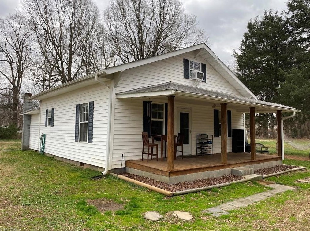 138 Albertson Rd, Thomasville NC  27360-8984 exterior