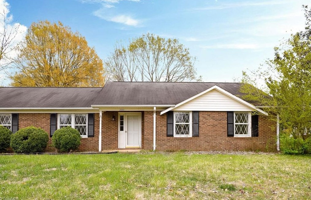 2201 Fairstone Ct, Winston Salem, NC 27106