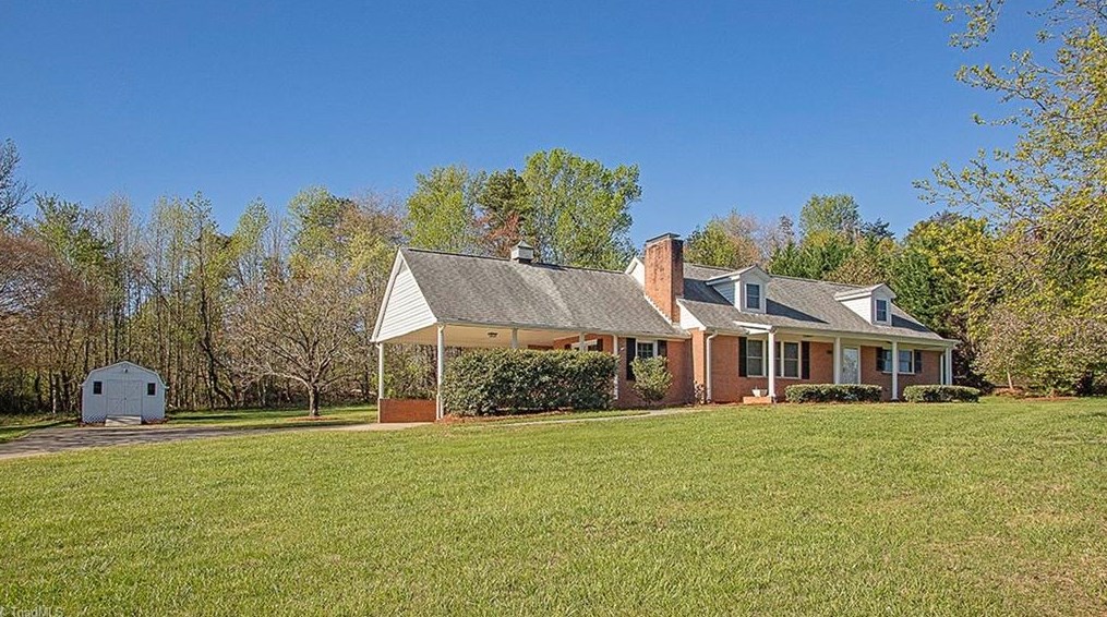 237 Linville Springs Rd, Kernersville, NC 27284-2325