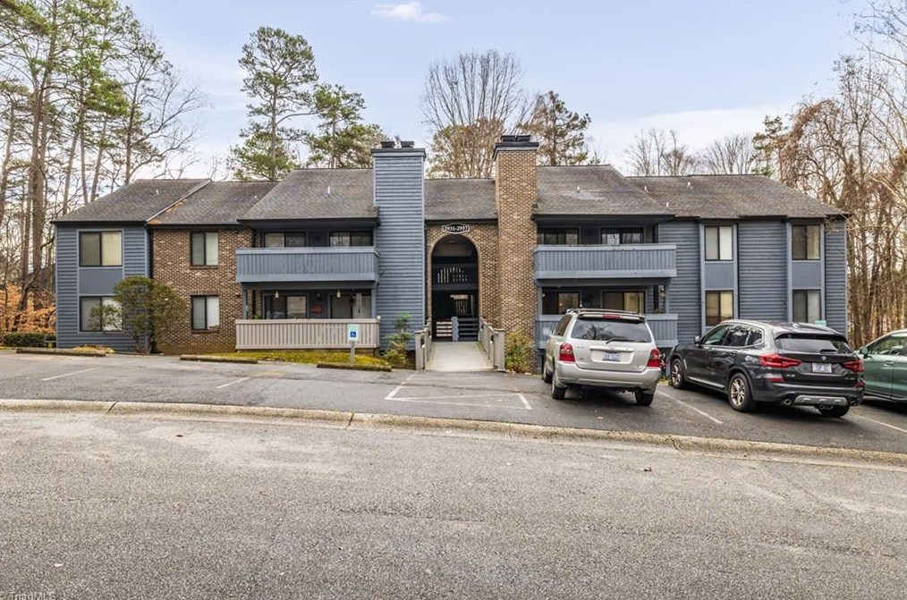 2957 Oaktop Cir, Greensboro, NC 27410