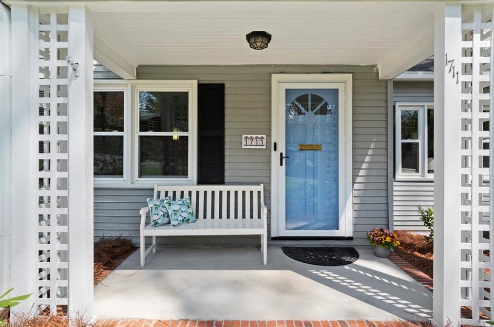 1711 Meadowbrook Dr, Winston Salem, NC 27104