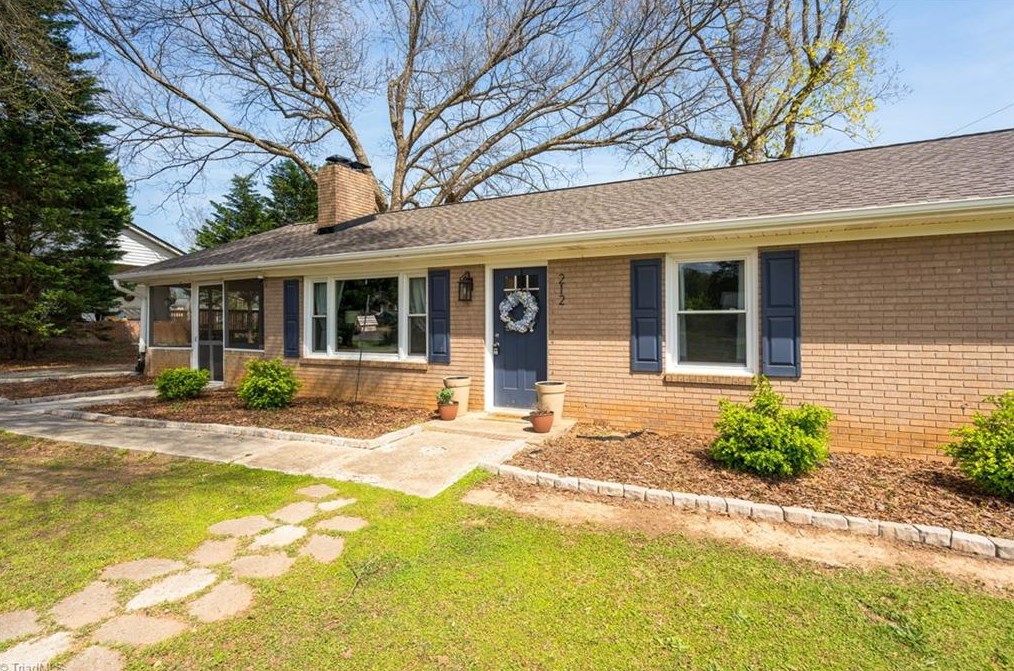 212 Confederate St, Lexington, NC 27295