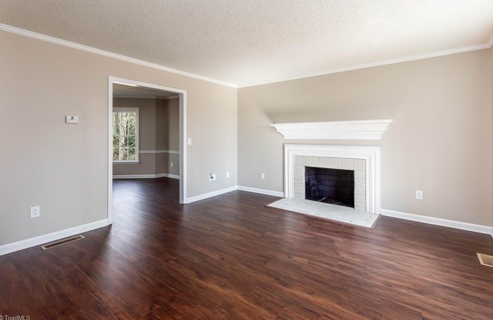 5216 Bridge Pointe Dr, Clemmons, NC 27012-8400