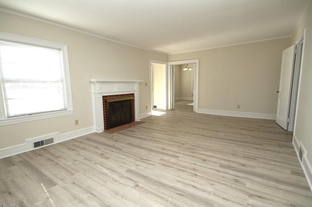 1617 Davis St, Burlington, NC 27215-2004
