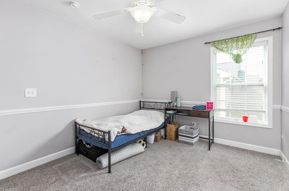 1904 Glenkirk Dr, Burlington NC  27215-9495 exterior