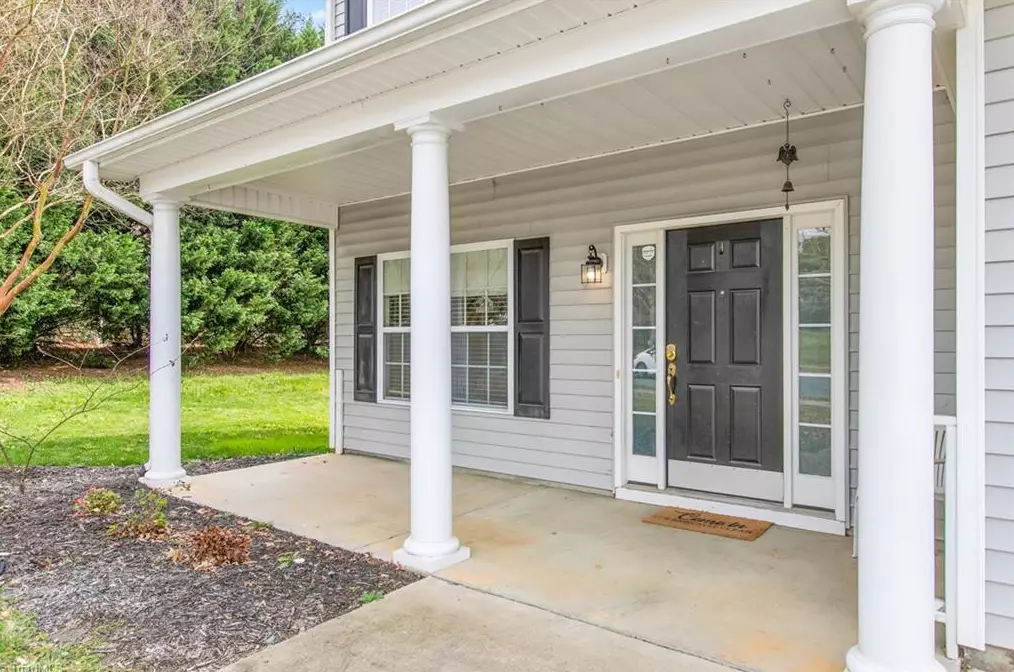 1904 Glenkirk Dr, Burlington NC  27215-9495 exterior