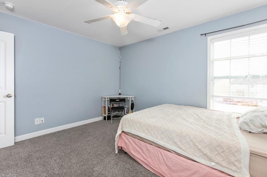 1904 Glenkirk Dr, Burlington NC  27215-9495 exterior