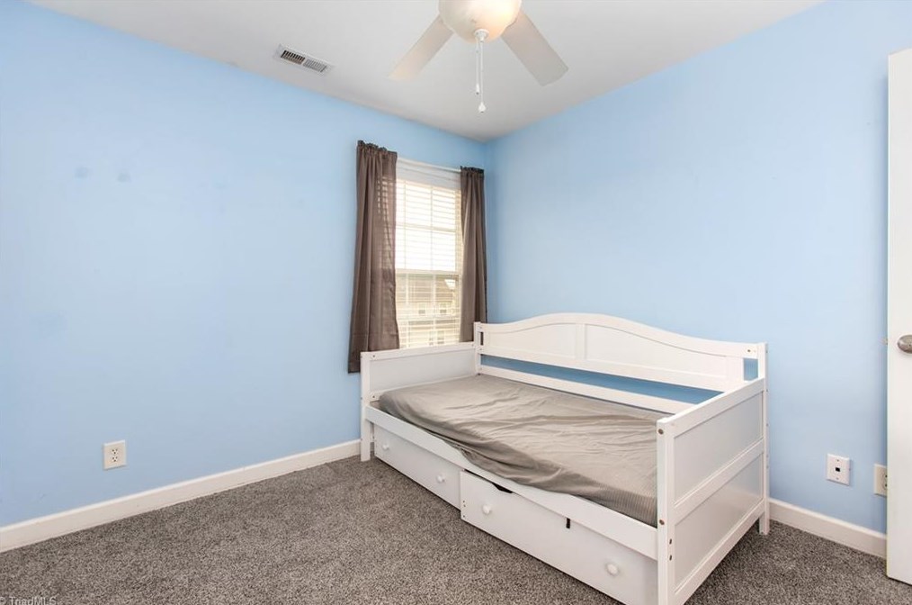 1904 Glenkirk Dr, Burlington NC  27215-9495 exterior