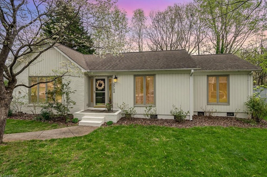2704 Bardwell Rd, Greensboro, NC 27410