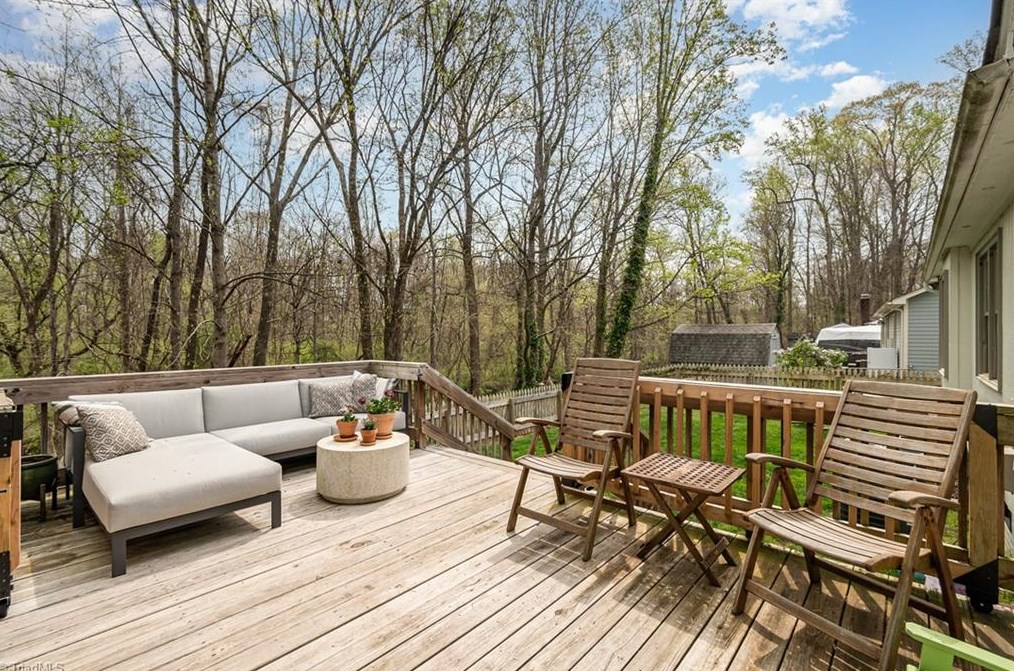 2704 Bardwell Rd, Greensboro NC  27410-8259 exterior