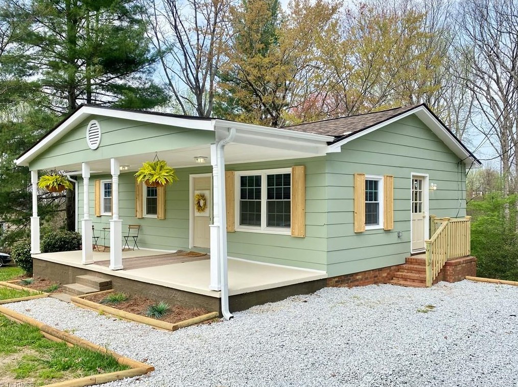 208 Eleanor Ave, Mount Airy, NC 27030