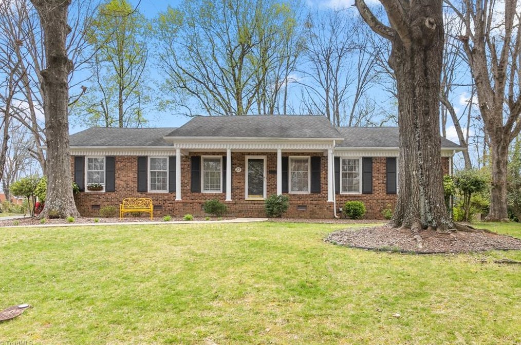 201 Westbrook Ct, Burlington, NC 27215
