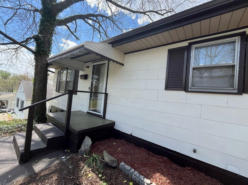 2272 Brindle St, Winston Salem, NC 27107-3502