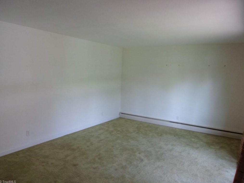 304 Pineridge Dr, High Point NC  27262-8207 exterior