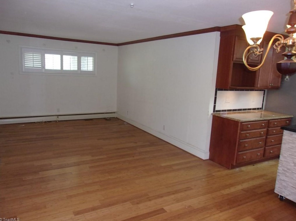 304 Pineridge Dr, High Point NC  27262-8207 exterior
