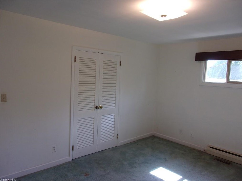 304 Pineridge Dr, High Point NC  27262-8207 exterior