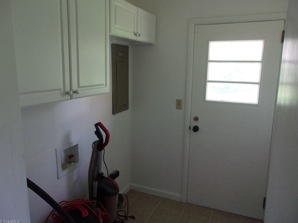304 Pineridge Dr, High Point NC  27262-8207 exterior