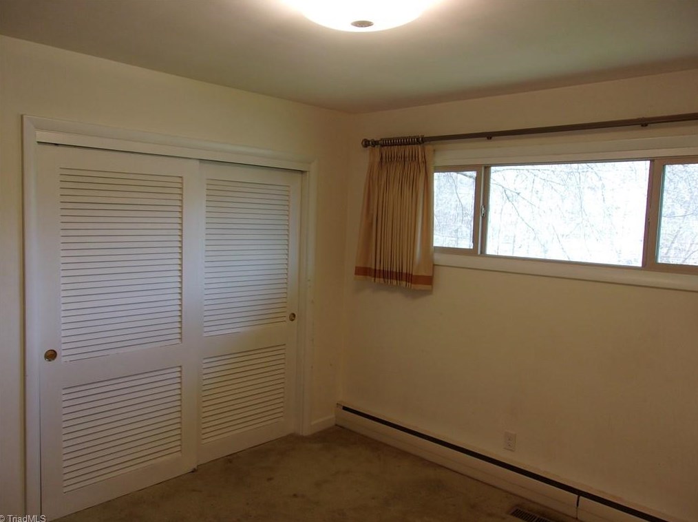 304 Pineridge Dr, High Point NC  27262-8207 exterior